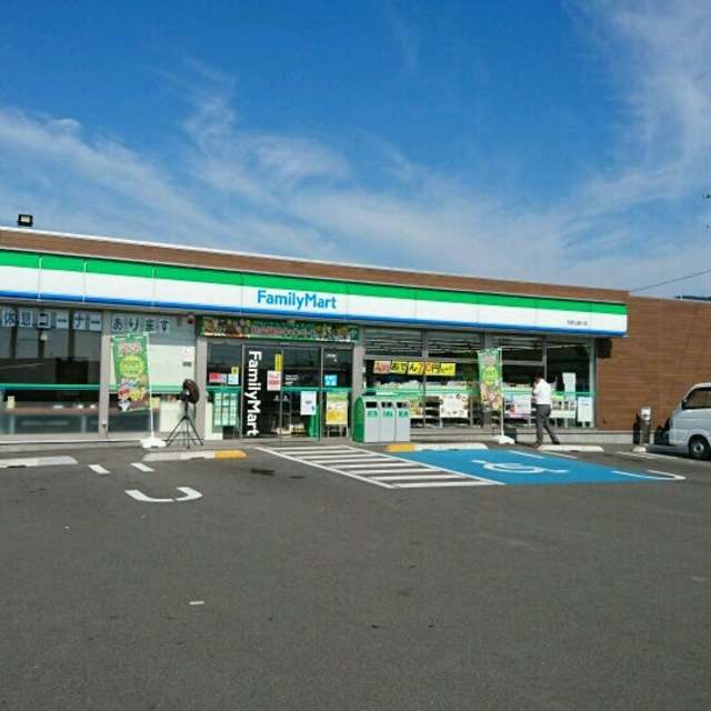 コンビニ　ファミリーマート和歌山直川店（コンビニ）まで1590m