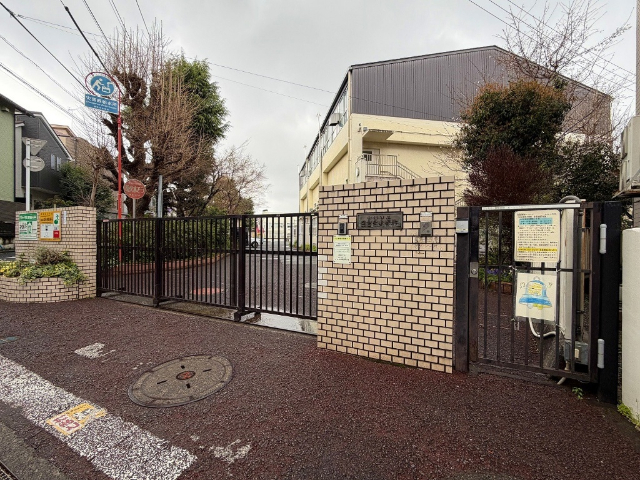 小学校　横浜市立日吉台小学校（小学校）まで702m