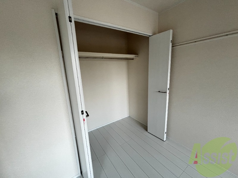 収納　洋室にあるクローゼットです。両開きになっています。