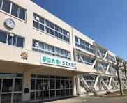 小学校　札幌市立新琴似小学校（小学校）まで176m
