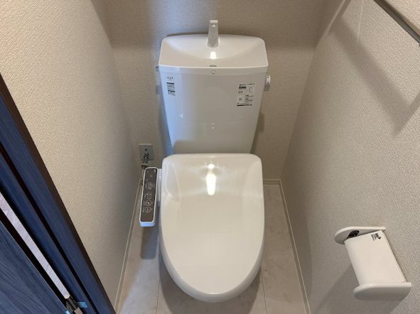 トイレ　※同じメーカーの参考画像です