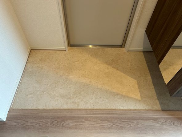玄関　※同じメーカーの参考画像です