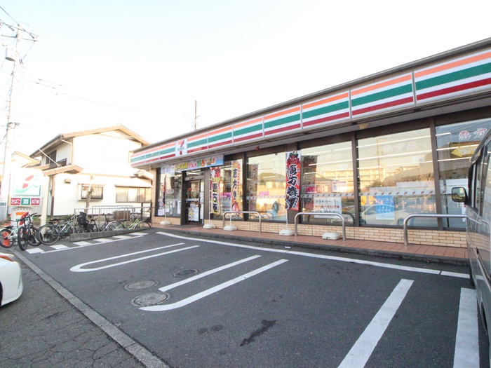 コンビニ　セブンイレブン 茅ケ崎南湖（コンビニ）まで497m