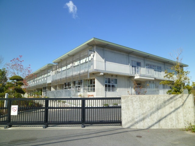 小学校　成田市立美郷台小学校（小学校）まで254m