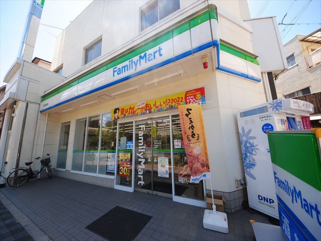 コンビニ　ファミリーマート東淀川駅北店（コンビニ）まで824m
