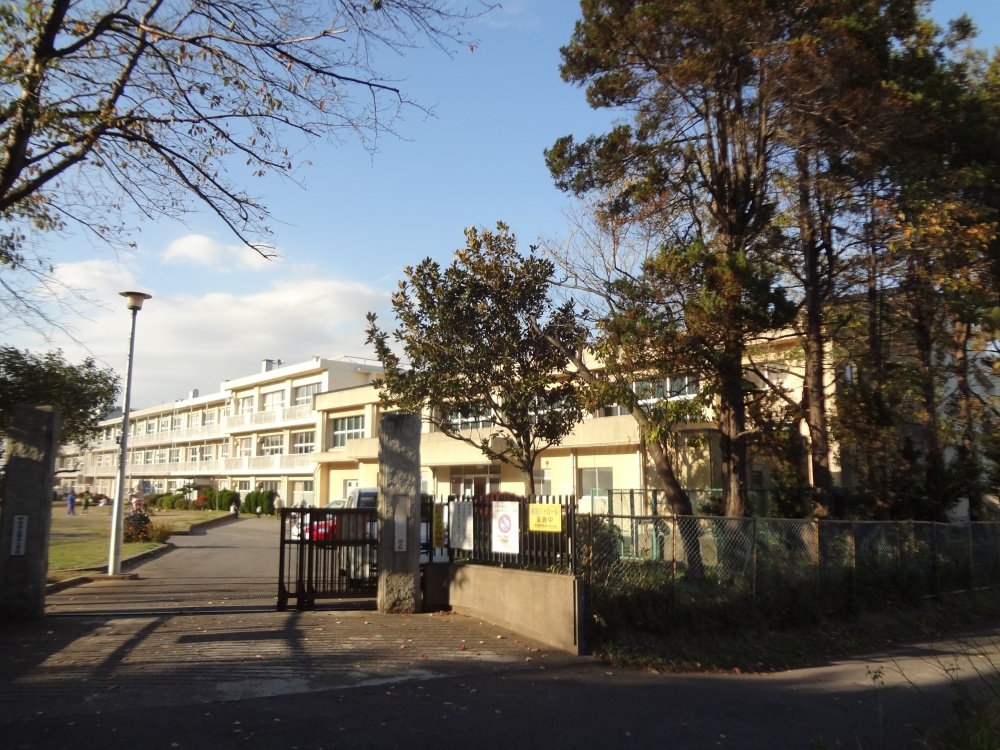 小学校　千葉市立椎名小学校（小学校）まで812m
