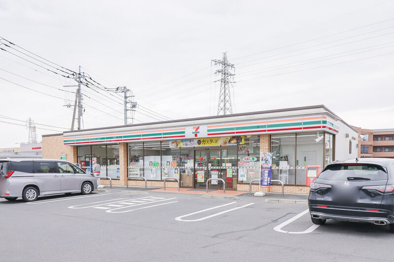 コンビニ　セブン-イレブン 伊勢崎市民病院前店（コンビニ）まで360m