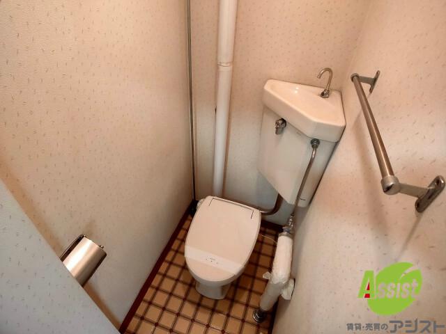 トイレ　こちらはトイレです。清潔感があり、安心して使用できます。