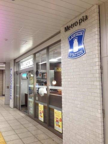 コンビニ　ローソン新富町メトロピア店（コンビニ）まで77m