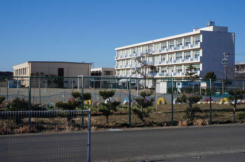 小学校　菊川市立加茂小学校（小学校）まで186m