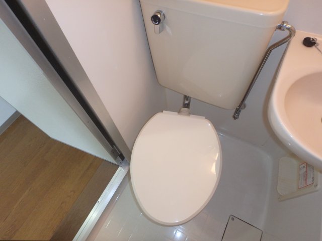 トイレ　他のお部屋の参考写真となります。