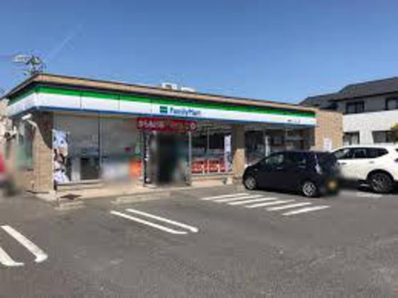 コンビニ　ファミリーマート芸濃グリーンロー（コンビニ）まで322m