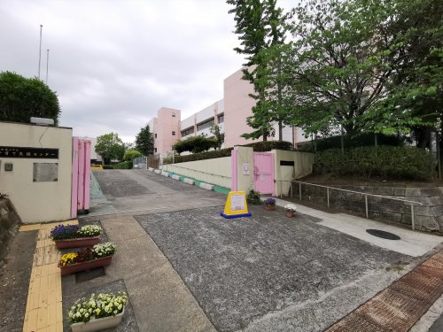 小学校　大阪狭山市立南第一小学校（小学校）まで487m