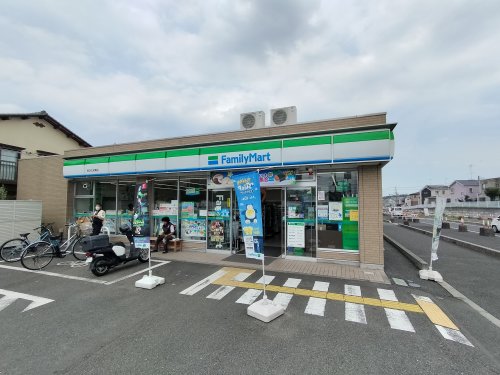 コンビニ　ファミリーマート 所沢久米東店（コンビニ）まで883m