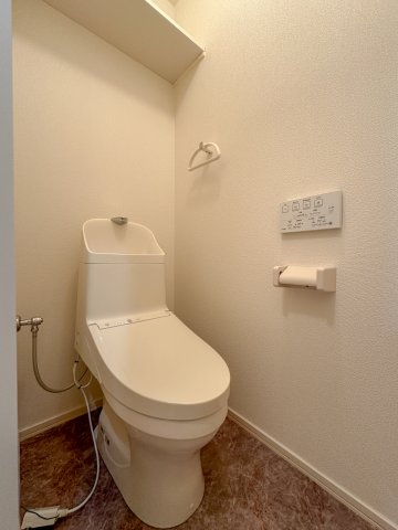 トイレ　同タイプ間取りの別部屋写真です。
