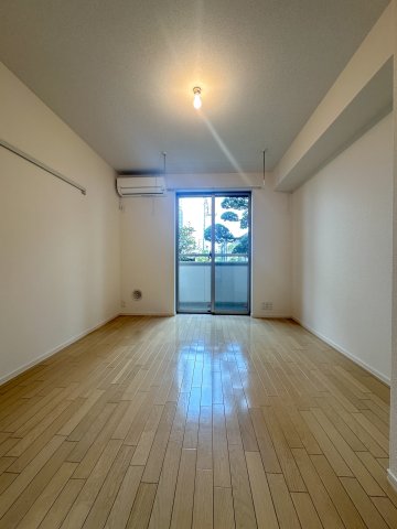 居室・リビング　同タイプ間取りの別部屋写真です。