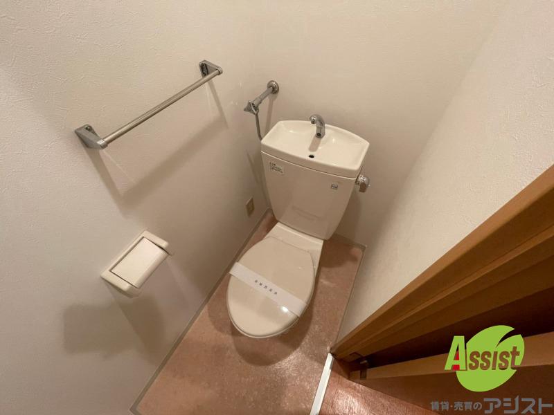トイレ　こちらはトイレです。清潔感があり、安心して使用できます。