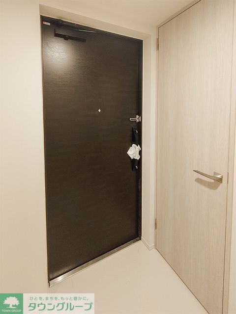 玄関　※写真は同タイプ住戸です。
