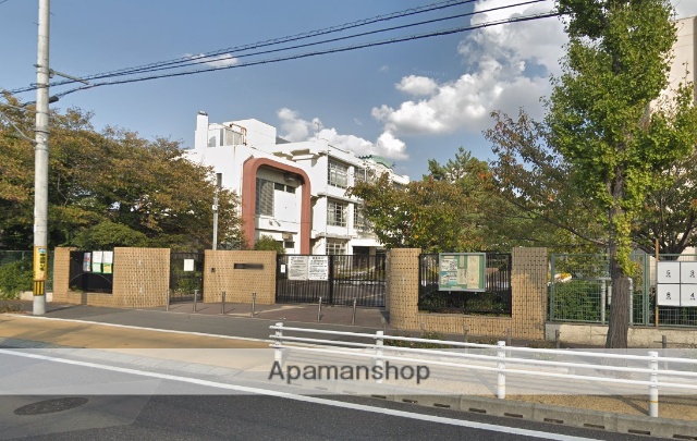 中学校　尼崎市立中学校立花中学校（中学校）まで536m