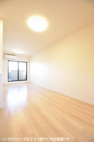 居室・リビング　※同タイプ部屋の写真です。