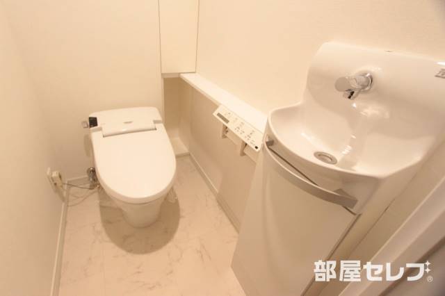 トイレ　お手洗いはこちらです