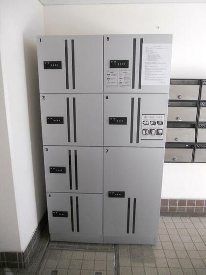 エントランス　宅配ＢＯＸあります。