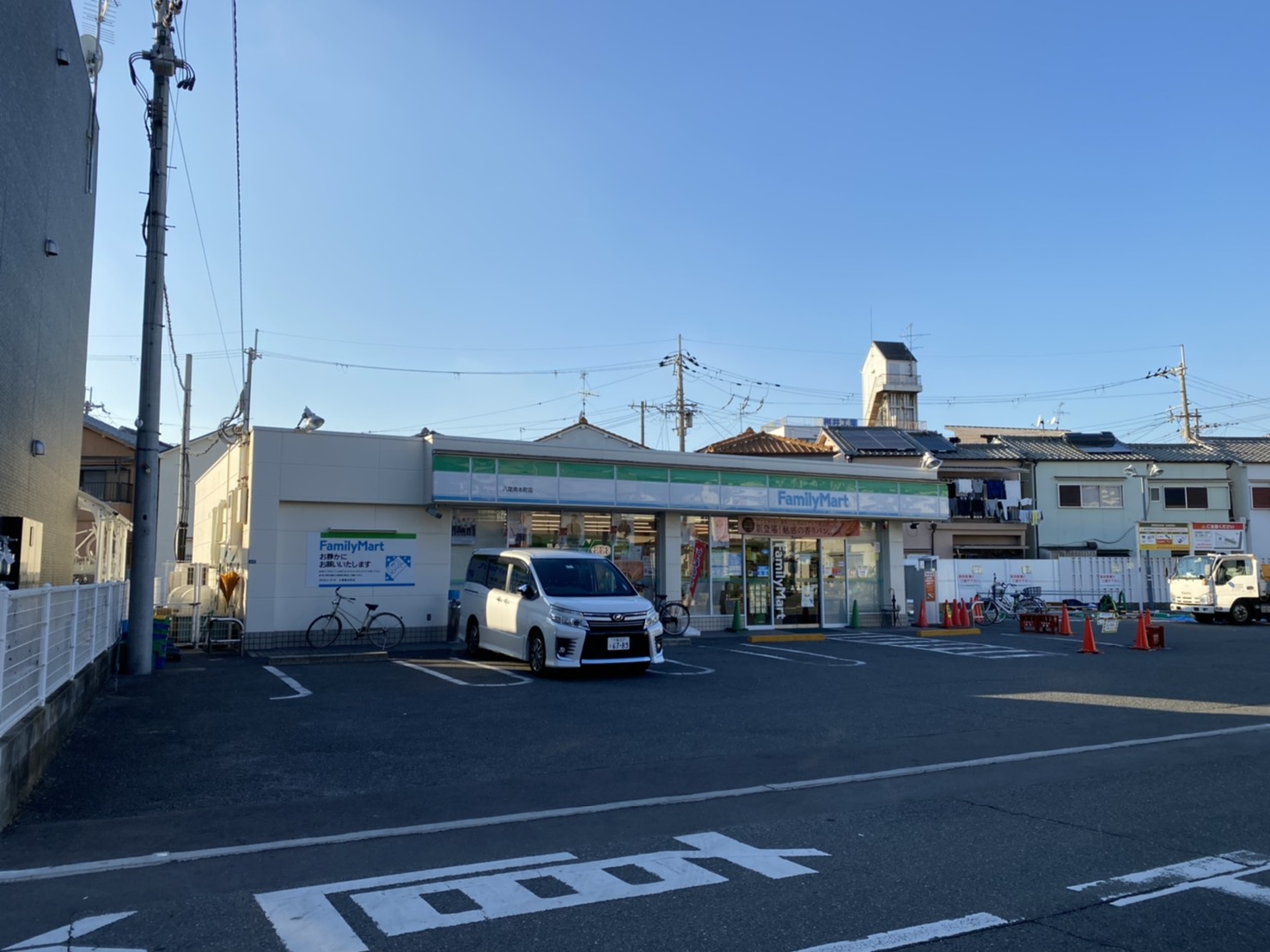 コンビニ　ファミリーマート八尾南本町店（コンビニ）まで477m