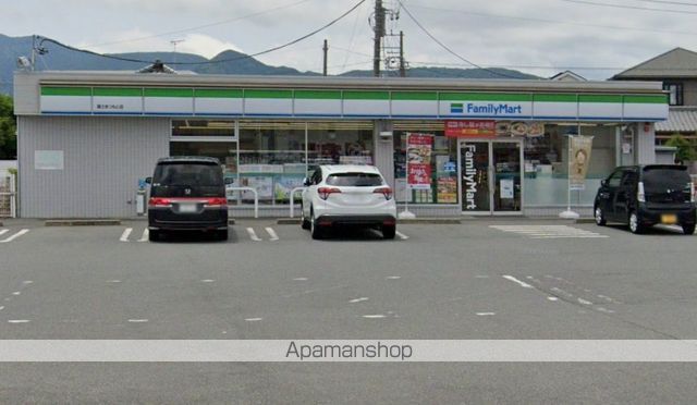 コンビニ　ファミリーマート（コンビニ）まで615m