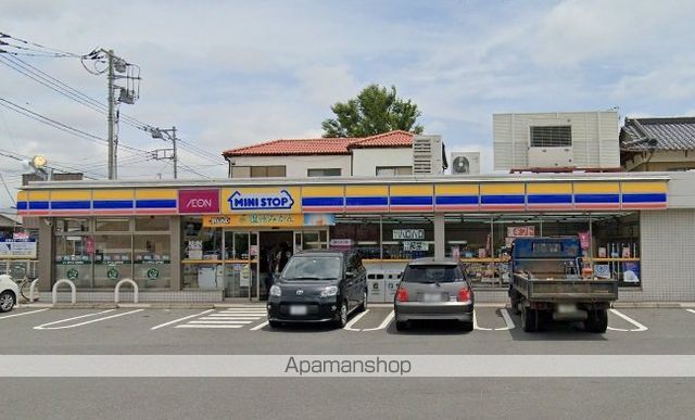 コンビニ　ミニストップ（コンビニ）まで869m
