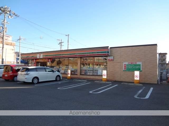 コンビニ　セブンイレブン（コンビニ）まで732m