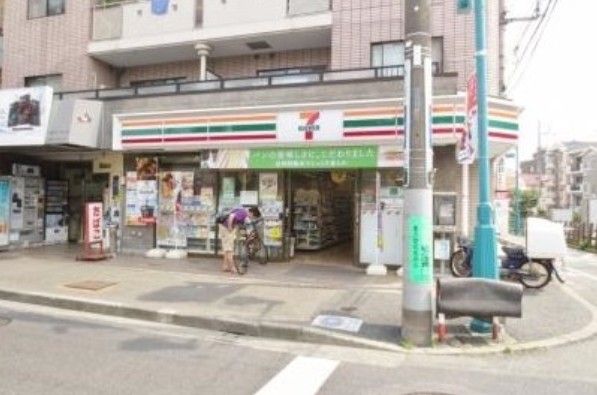 コンビニ　セブンイレブン 世田谷松原駅前店（コンビニ）まで421m
