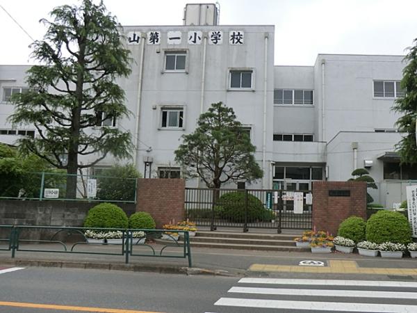 小学校　八王子市立 横山第一小学校（小学校）まで1037m