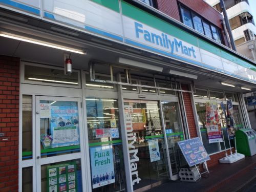 コンビニ　ファミリーマート菊川駅前店（コンビニ）まで261m