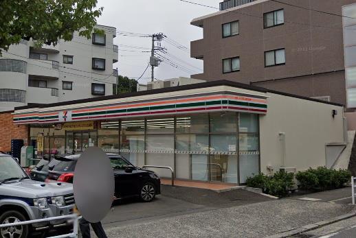 コンビニ　セブンイレブン横浜北山田1丁目店（コンビニ）まで330m