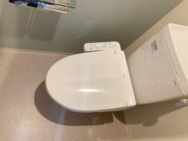 トイレ　温水洗浄便座