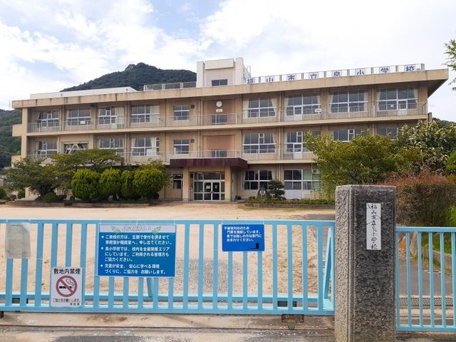 小学校　泉小学校（小学校）まで400m