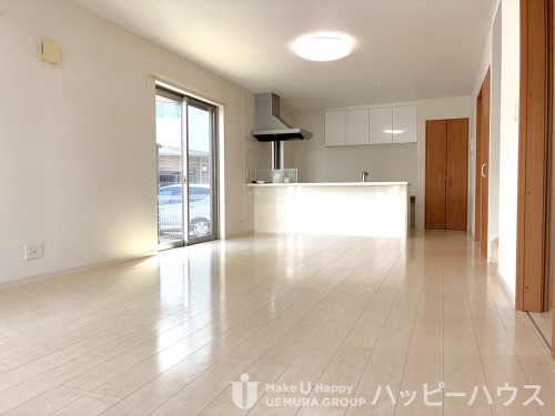 和白4丁目戸建の居間写真