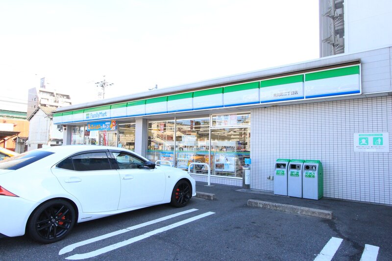 コンビニ　ファミリーマート鳥見町二丁目店（コンビニ）まで306m