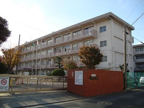 小学校　折尾東小学校（小学校）まで450m