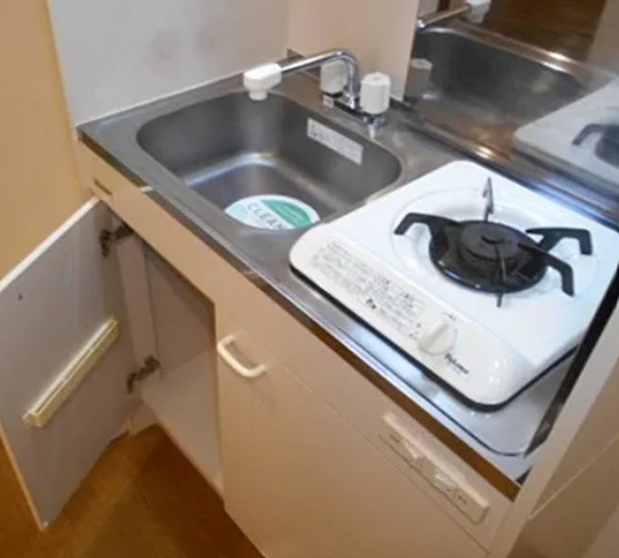 キッチン　別部屋の画像を使用しております。