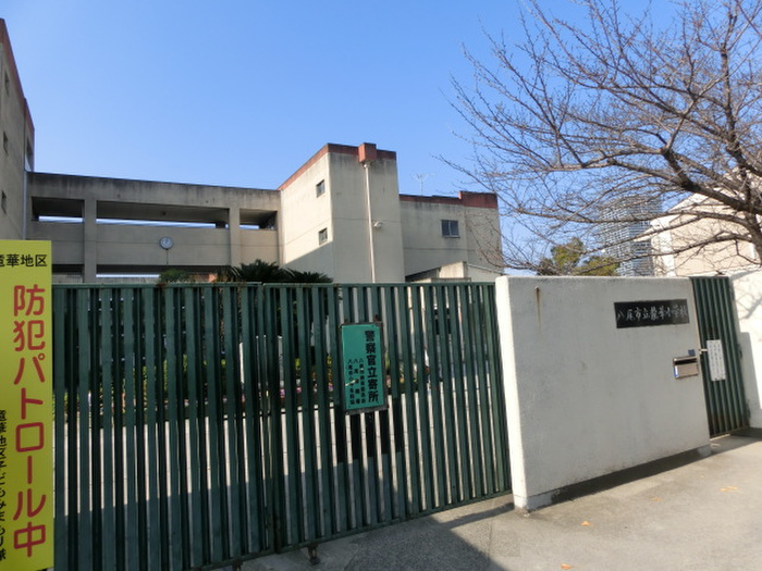 小学校　八尾市立龍華小学校（小学校）まで180m