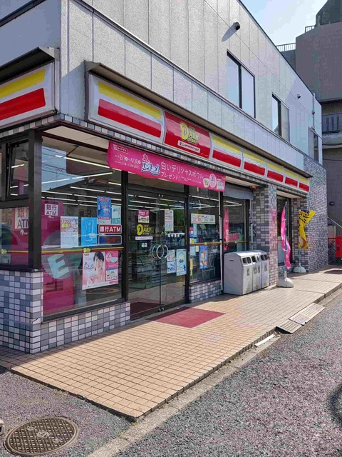 コンビニ　ニューヤマザキデイリーストア砧（コンビニ）まで400m