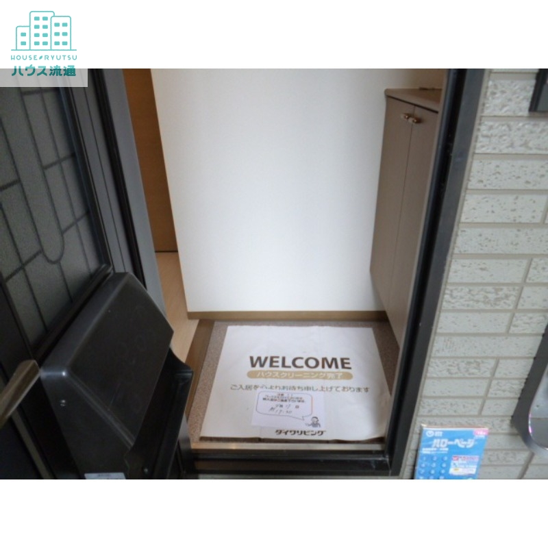 玄関　※別号室反転タイプのお部屋です