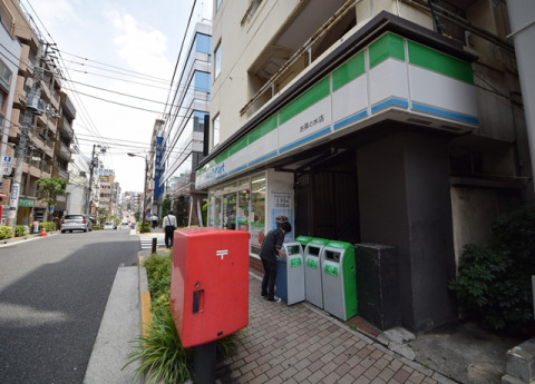 コンビニ　ファミリーマート御茶ノ水店（コンビニ）まで210m