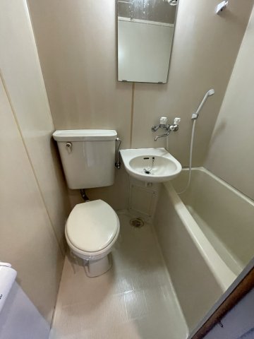 トイレ　(参考)同マンション他部屋の写真