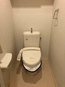 ＪＲ阪和線 上野芝駅 徒歩15分 2階建 築17年のトイレ写真