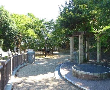 公園　人丸山公園（公園）まで908m