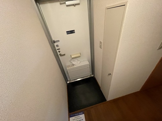 玄関　※別号室の写真です
