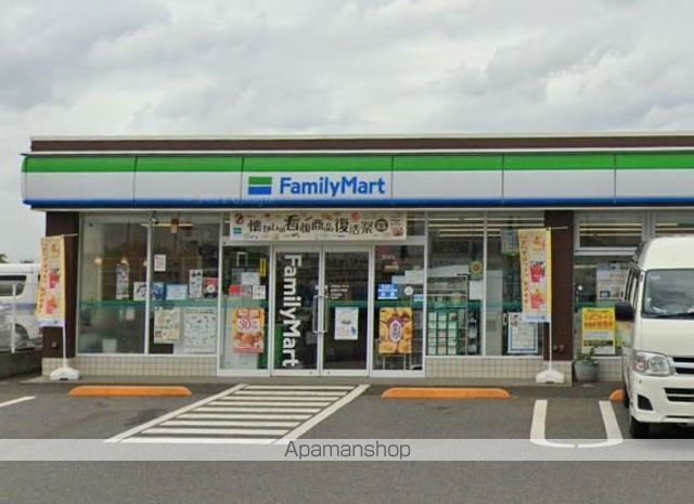 コンビニ　ファミリーマート（コンビニ）まで970m