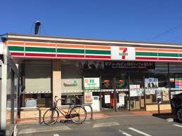 コンビニ　セブンイレブン三鷹新川1丁目店（コンビニ）まで305m